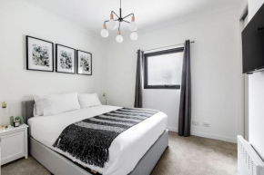'Flinders Lane Flair' Compact City-centre Comforts